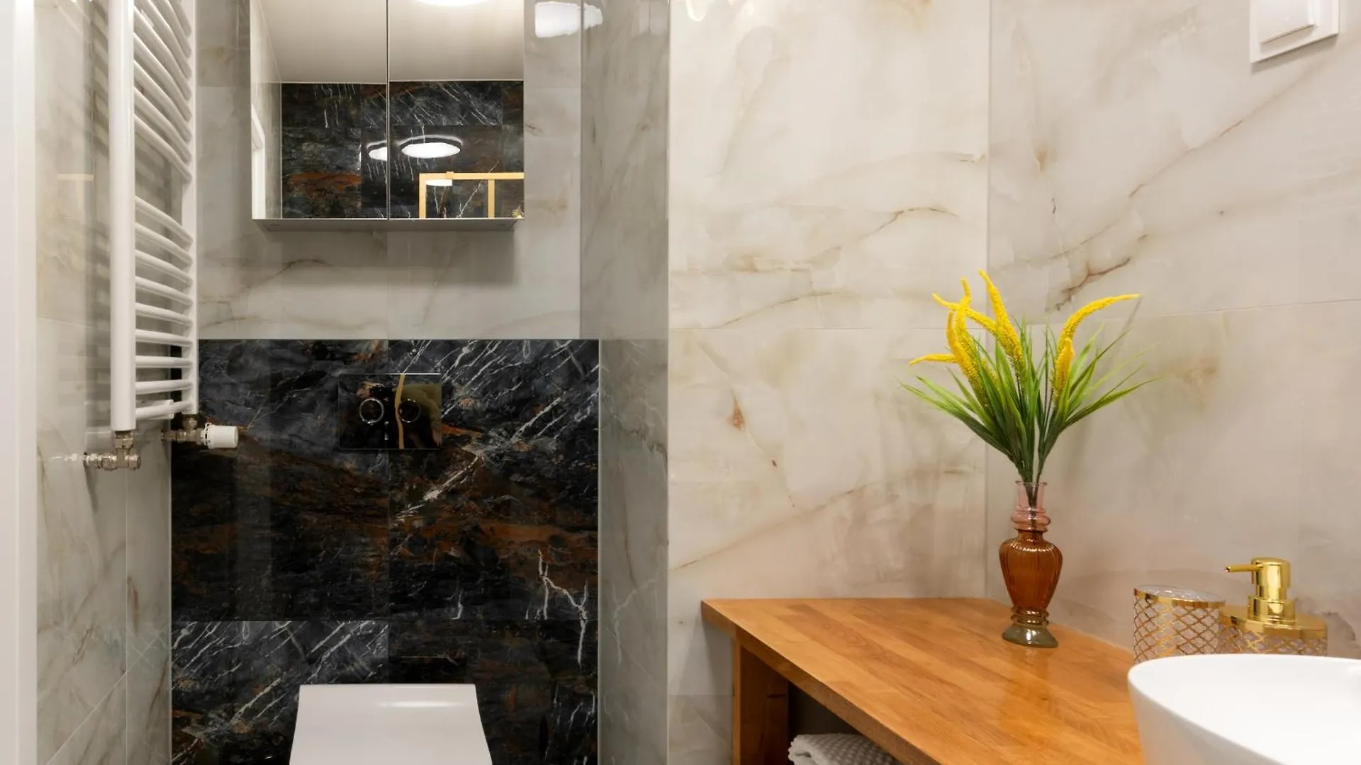 Golden Deluxe Old Town, Terrace, High Standard, 2 Rooms Krakow Apartment