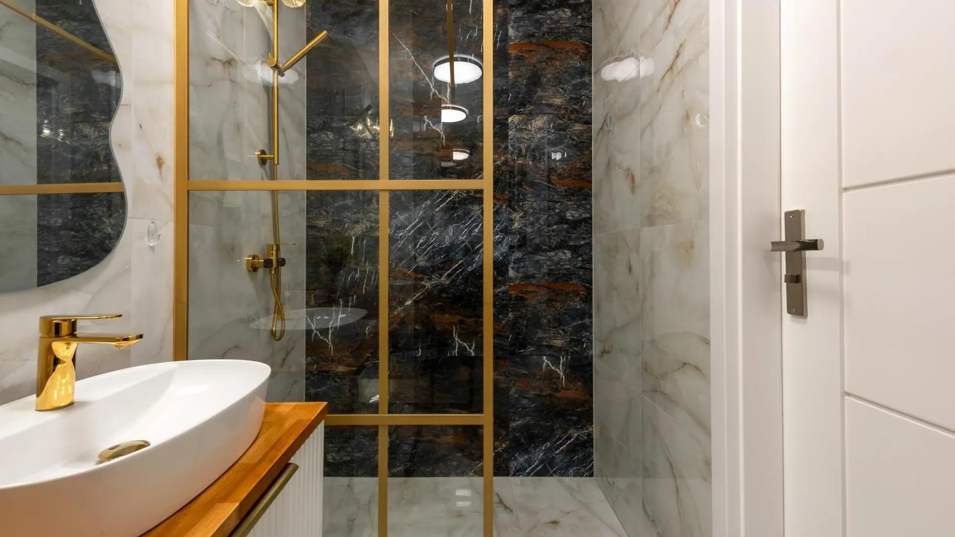 Golden Deluxe Old Town, Terrace, High Standard, 2 Rooms Краков 0*,  Польша